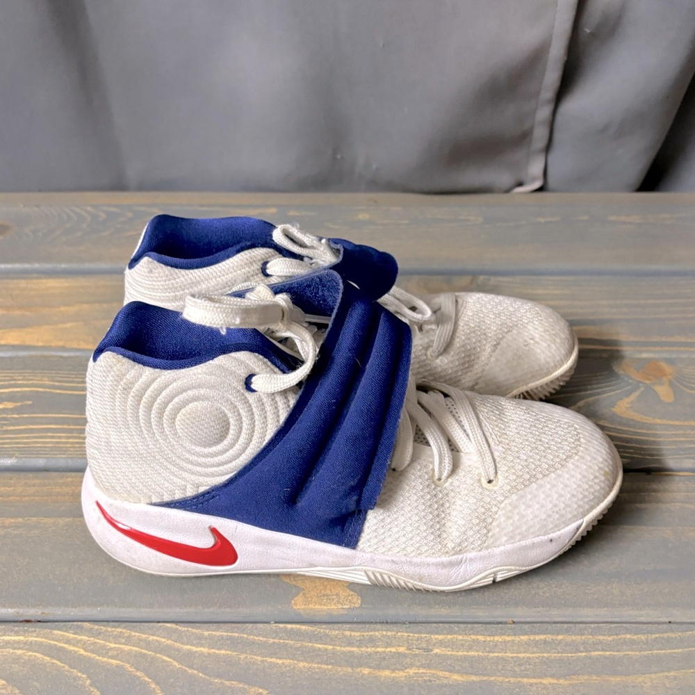 Nike Kyrie 2 usa size 4Y